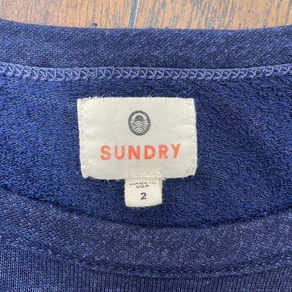 Sundry Top 2 Medium Navy Blue Red Flag Graphic Long Sleeve Shirt Cropped Women's - Picture 13 of 14